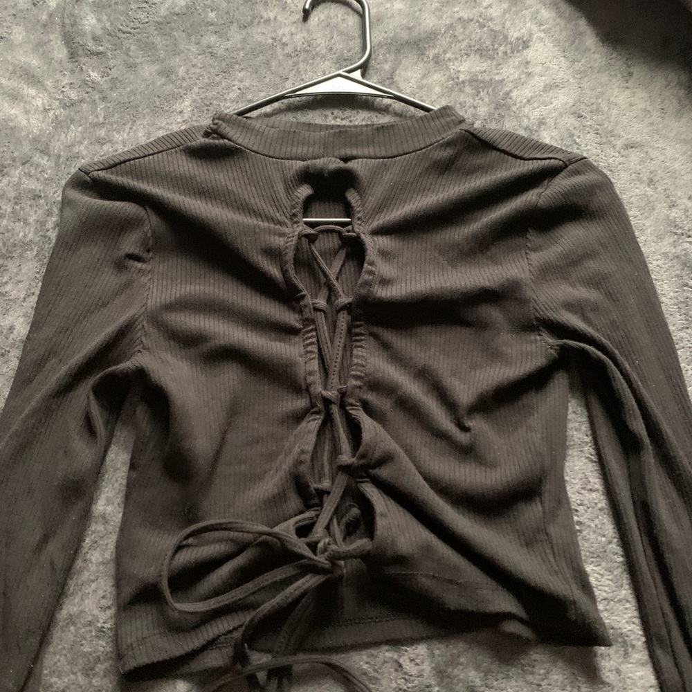 Black long sleeve crop top